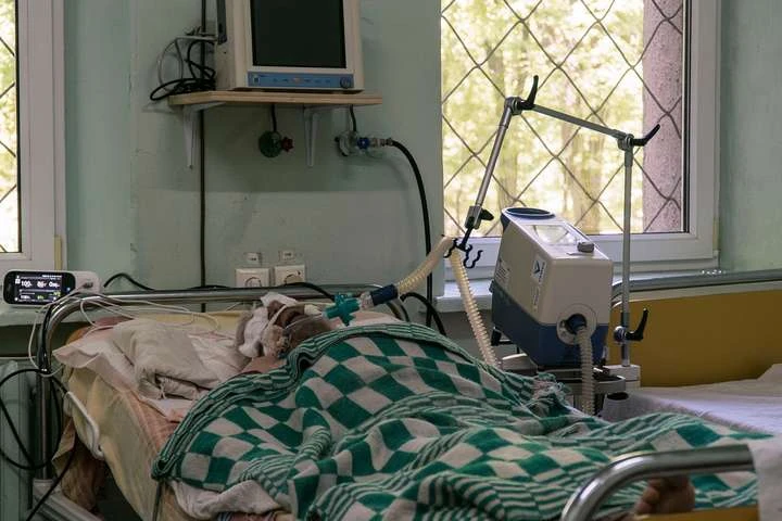 Рівень Covid-19 в Україні наближається до катастрофічного – Bloomberg