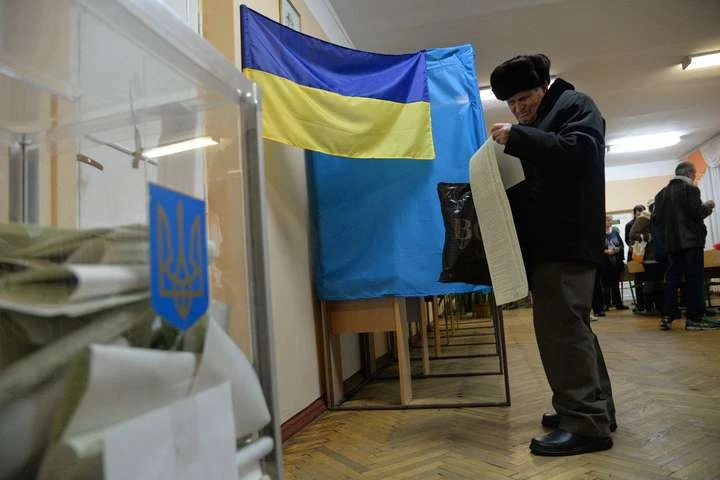 Рада хоче дозволити ЦВК проводити опитування у день виборів