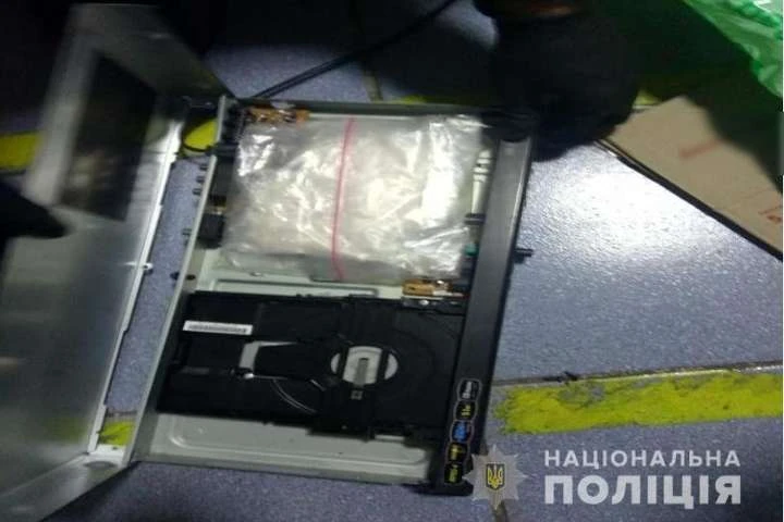 Поліція ліквідувала міжрегіональний канал постачання наркотиків поштою