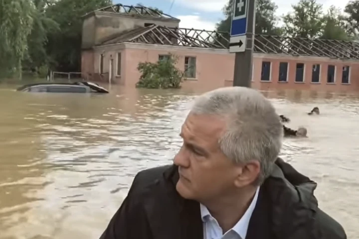 Аксьонов прокоментував скандальний «водний ескорт» в окупованій Керчі