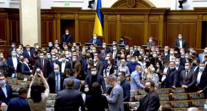 «Слуги народу» закликають суддів КСУ добровільно піти у відставку