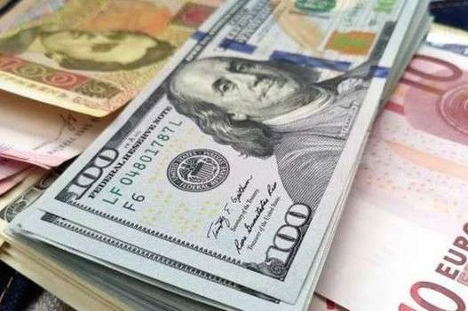 Долар продовжує рости. НБУ встановив курс на 22 червня