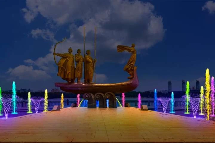 Біля пам’ятника засновникам Києва з’явиться світловий водограй (фото)