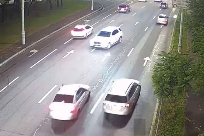 У Києві п’яна водійка з дитиною в авто ганяла по зустрічній і влаштувала ДТП (відео)