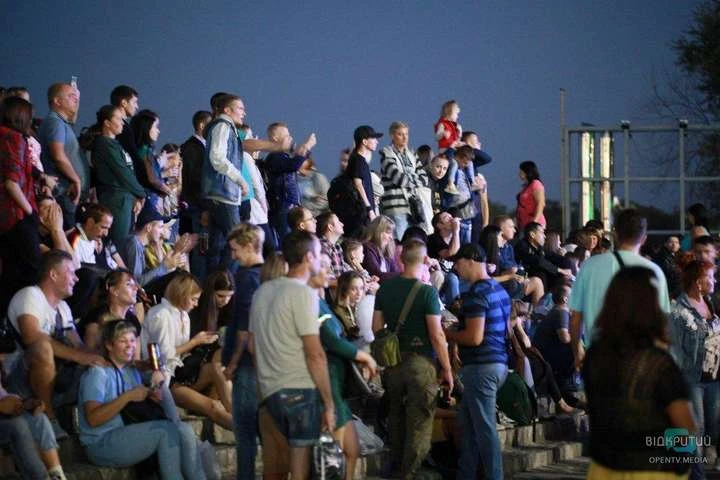 Масові заходи стали причиною спалаху коронавірусу в Дніпрі, – експерт