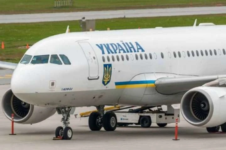 «Тендер скасовано». Літак Зеленського залишиться без супутникового інтернету за 32 млн грн