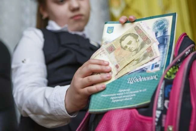 У Миколаєві зацькували батька школярки, який відмовився здавати гроші на подарунки