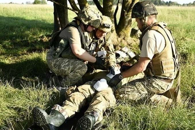 Бойовики на Донбасі поранили українського військового