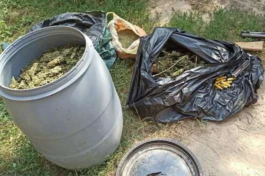 Київські поліцейські вилучили у двох наркоторговців канабіса на 15 млн грн (фото, відео)