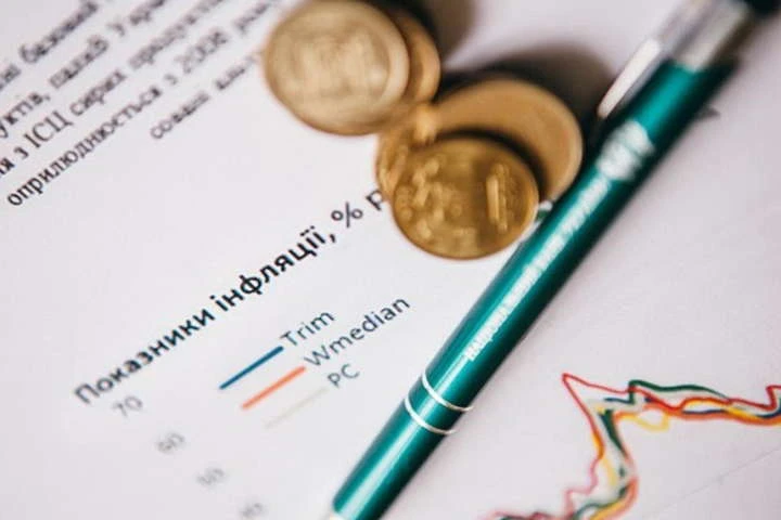 Курс гривні, інфляція та пандемія. Чого чекати українцям?