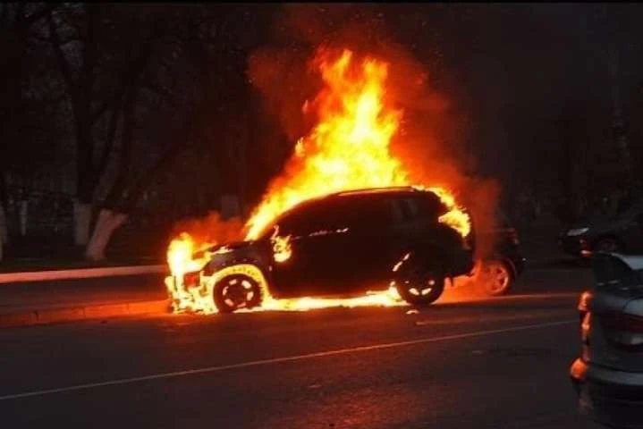 У Харкові вночі спалили авто кандидата від « Євросолідарності»