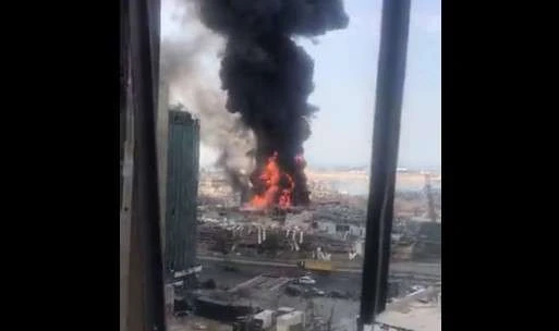 У Бейруті спалахнула нова масштабна пожежа у порту