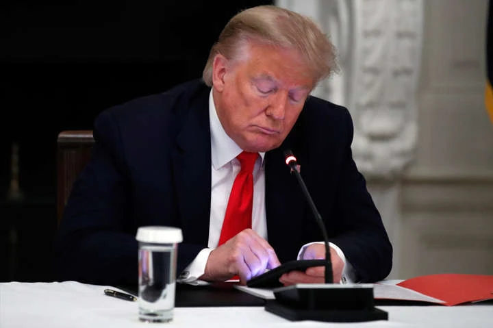 «Пишу як божевільний»: Трамп працює над «книгою всіх книг»