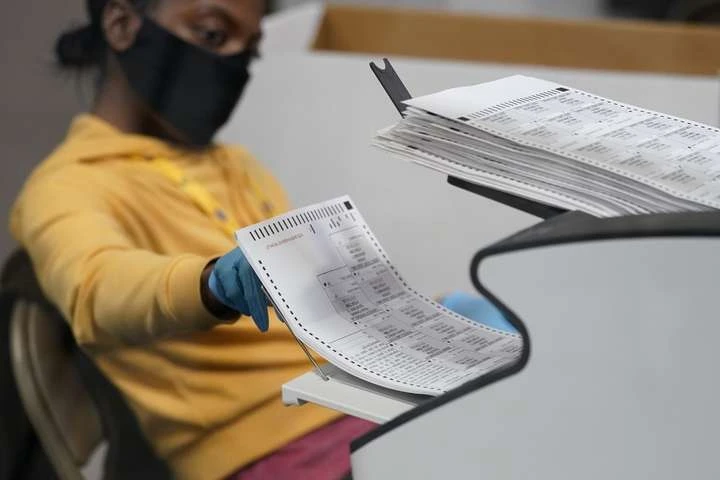 Верховний суд США постановив розділити бюлетені на вимогу республіканців