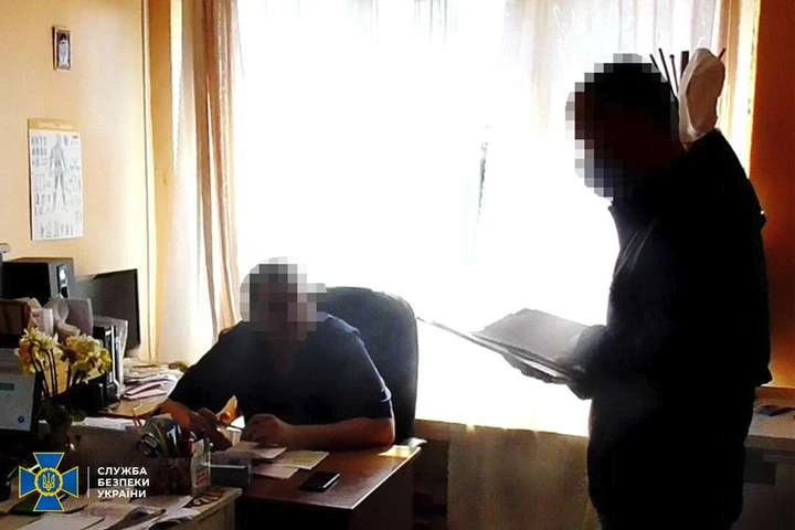 СБУ викрила схему виготовлення підроблених довідок про Covid-19
