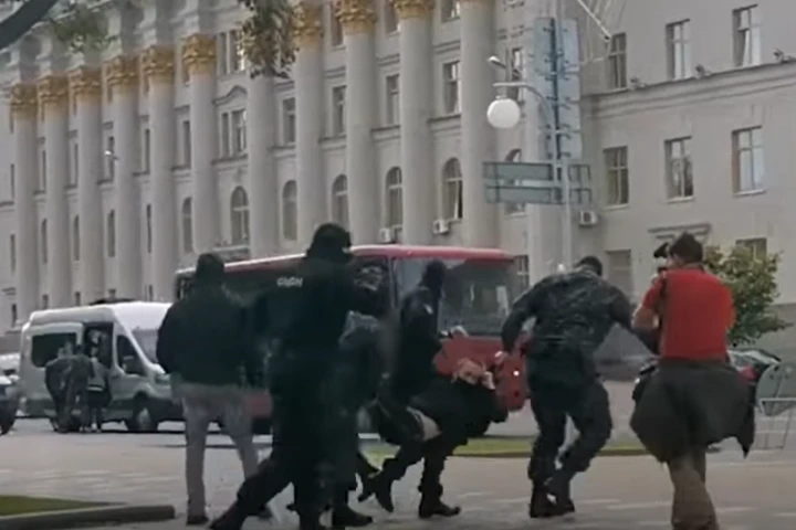 Білоруські силовики затримали журналістів на студентському протесті