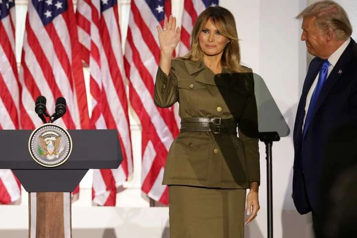 Вибори у США: Меланія Трамп у «військовій формі» рятує свого чоловіка (фото, відео)