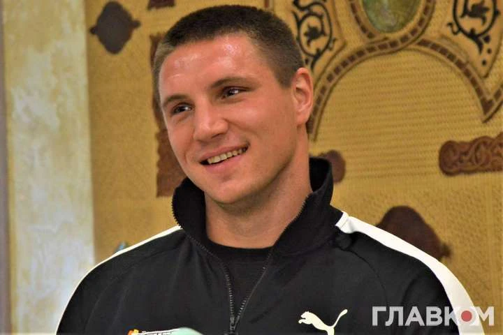 Боксер, який іде на вибори від партії Смешка, не зміг відповісти, хто його запросив у політику