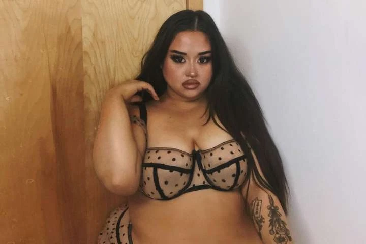 Пышнотелая модель в белье показала, как выглядит настоящий plus-size (фото)