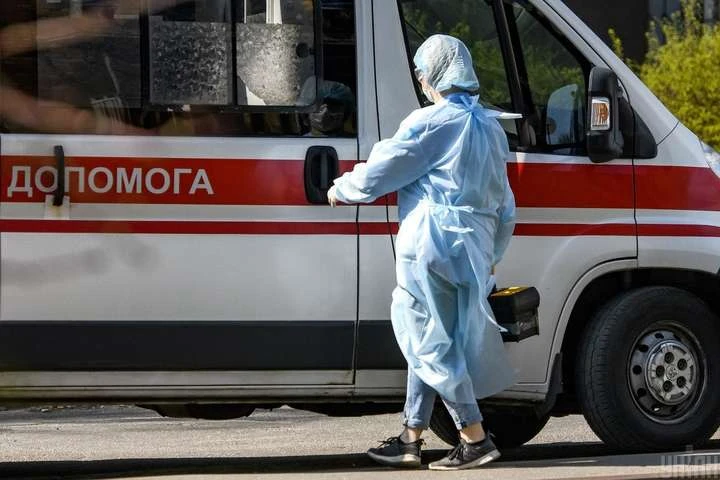 Люди приховують симптоми. Лікарка «швидкої» з Чернівців пояснила причини високої захворюваності медиків