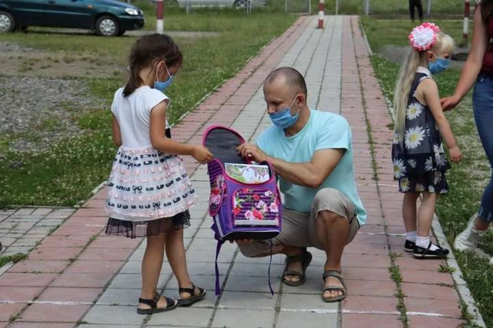 Цьогоріч до школи пішло більше 428 тис першачків в Україні