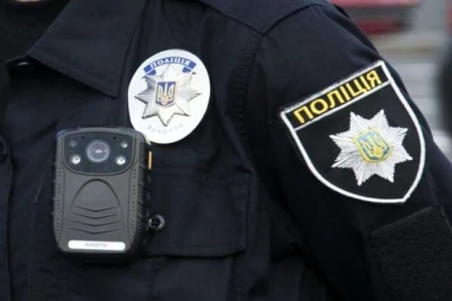 На Прикарпатті розшукали хулігана, який пошкодив прапори на могилі загиблого бійця АТО