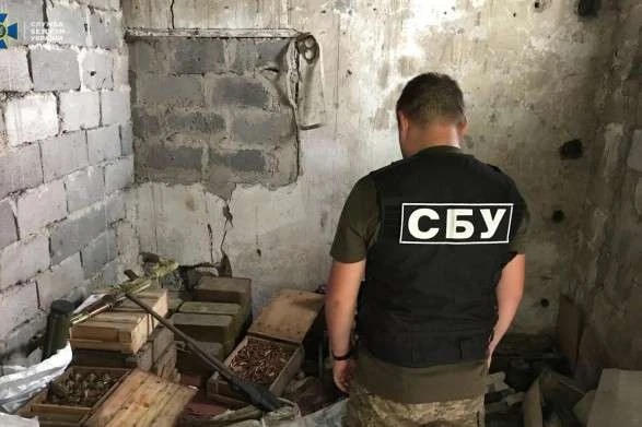 СБУ знайшла на Донеччині великий схрон зброї