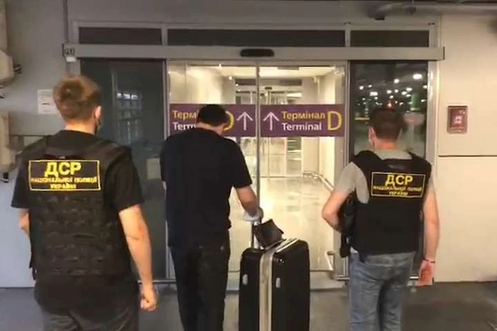 Нацполіція депортувала «кримінального авторитета» із санкційного списку РНБО