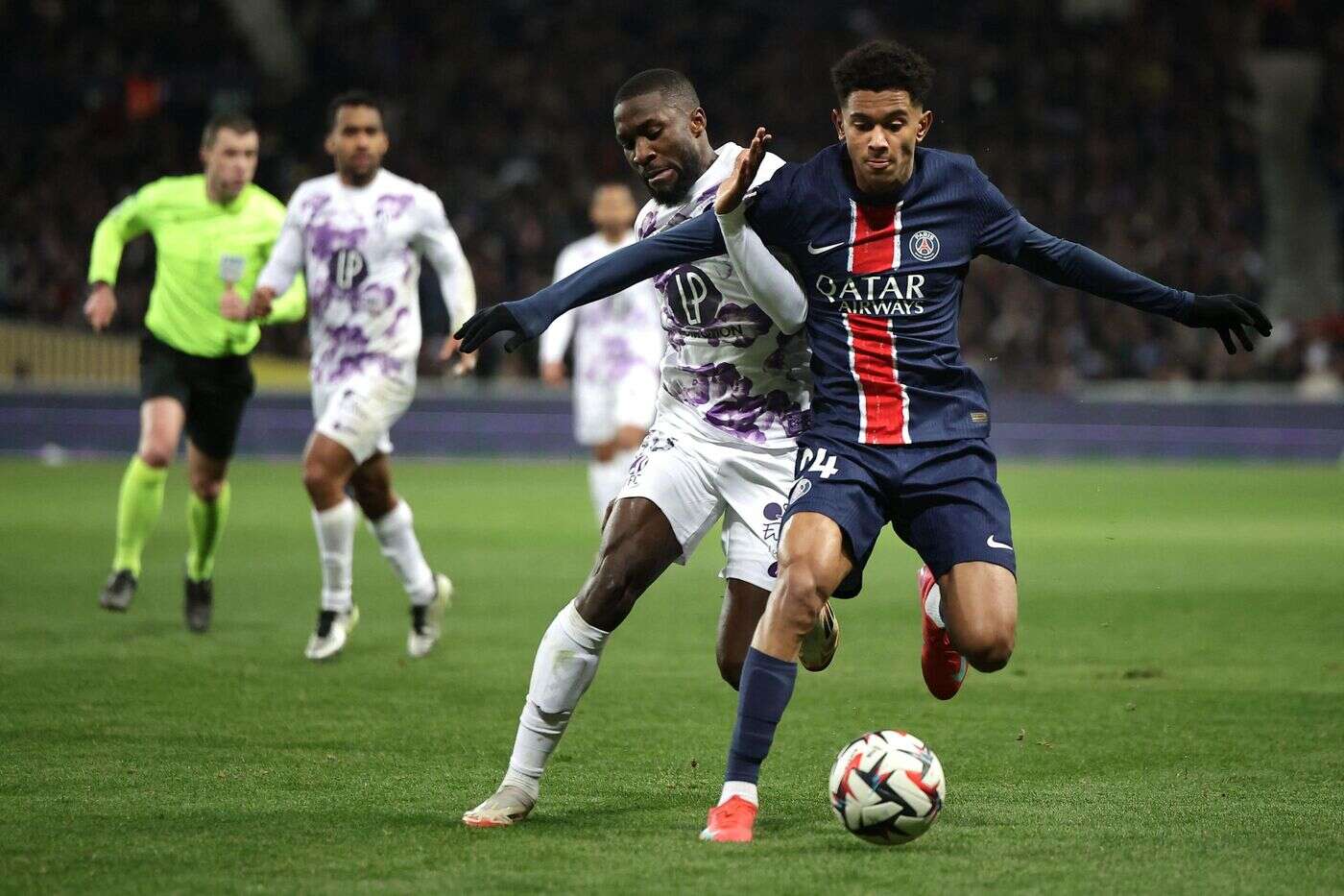 « On dirait un vétéran » : à 18 ans, Senny Mayulu étonne Paris à chaque apparition