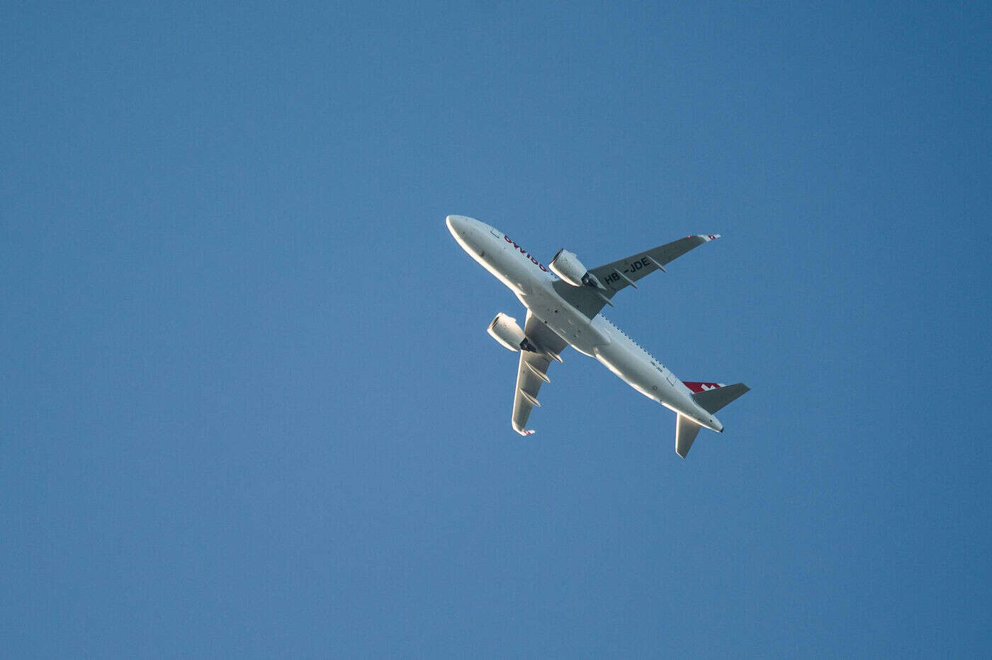 Atterrissage d’urgence : deux membres d’équipage d’un avion Swiss toujours hospitalisés, dont un dans un état grave