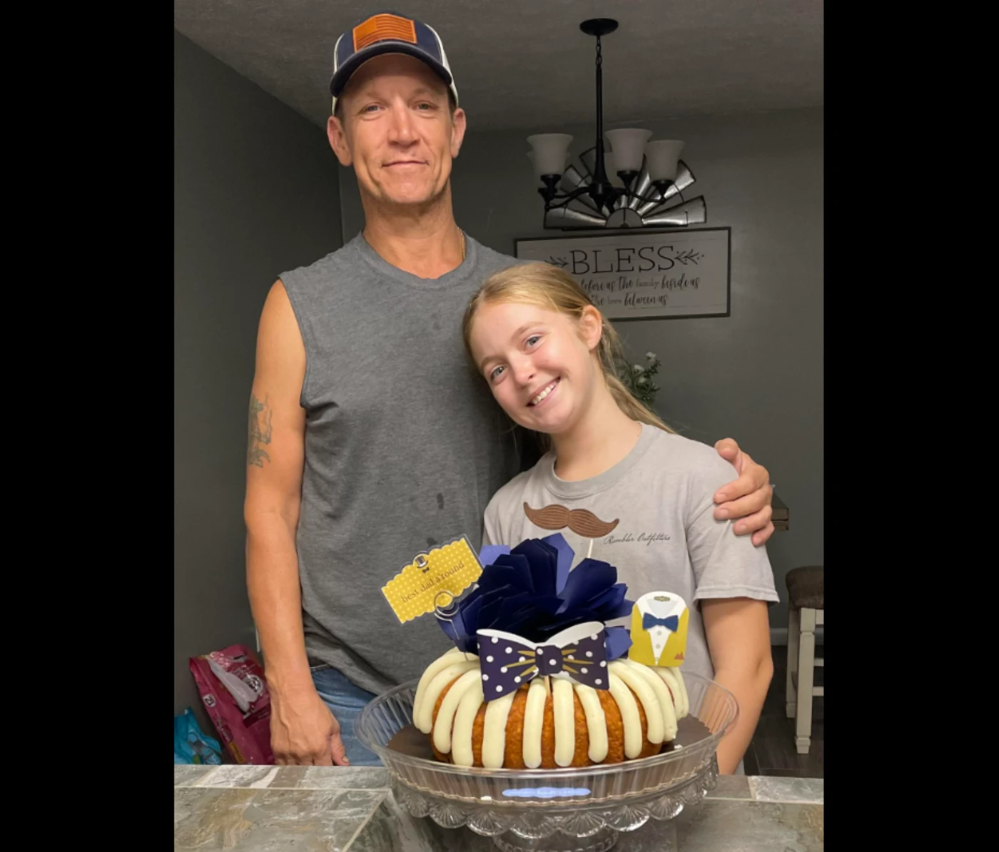 « Elle a fait le travail d’un adulte » : une fillette de 10 ans sauve son père grièvement blessé après un plongeon raté