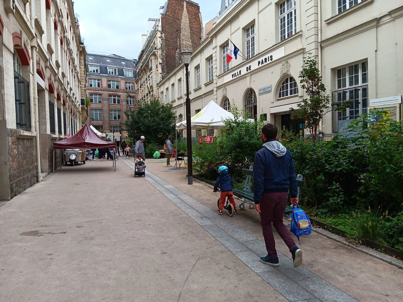 Paris passe le cap des 300 rues piétonnes près des écoles pour être « plus accueillante aux enfants »