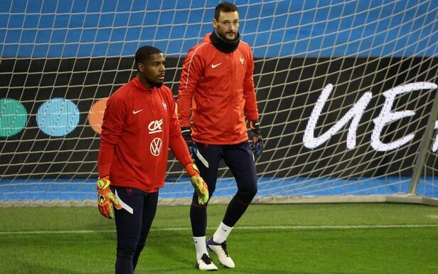 Equipe de France : «Mike a franchi un palier», Lloris adoube Maignan