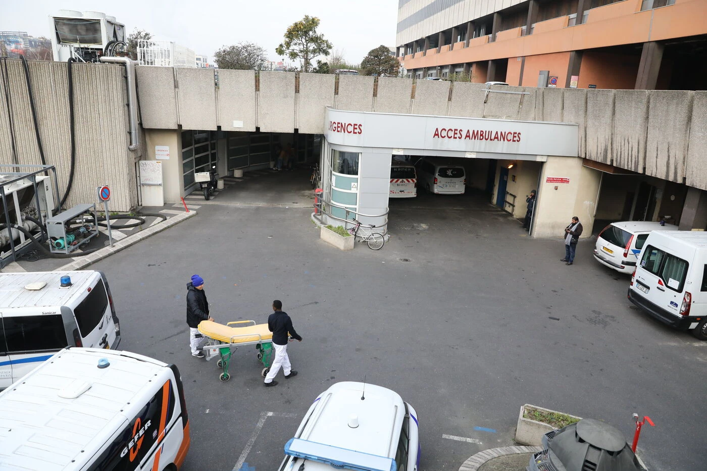 Coups de couteau à l’hôpital Bichat : la rixe entre bandes rivales de Saint-Ouen fait quatre blessés