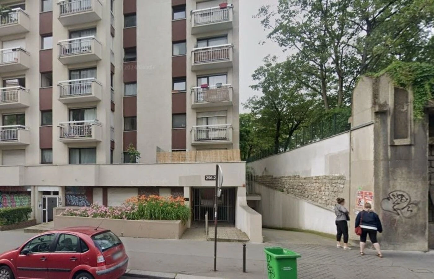 Paris : des fusils, des pistolets et… 100 000 cartouches découverts dans un appartement du XXe arrondissement