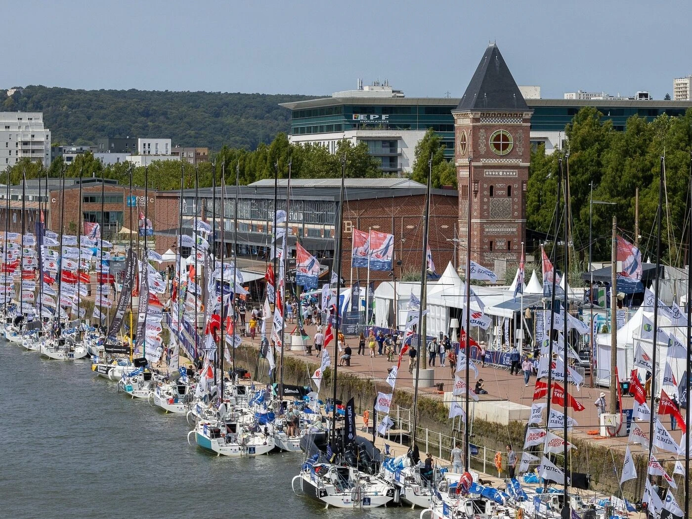 Baptêmes nautiques, régates et ambiance décontractée au village départ de la Solitaire du Figaro, de retour à Rouen