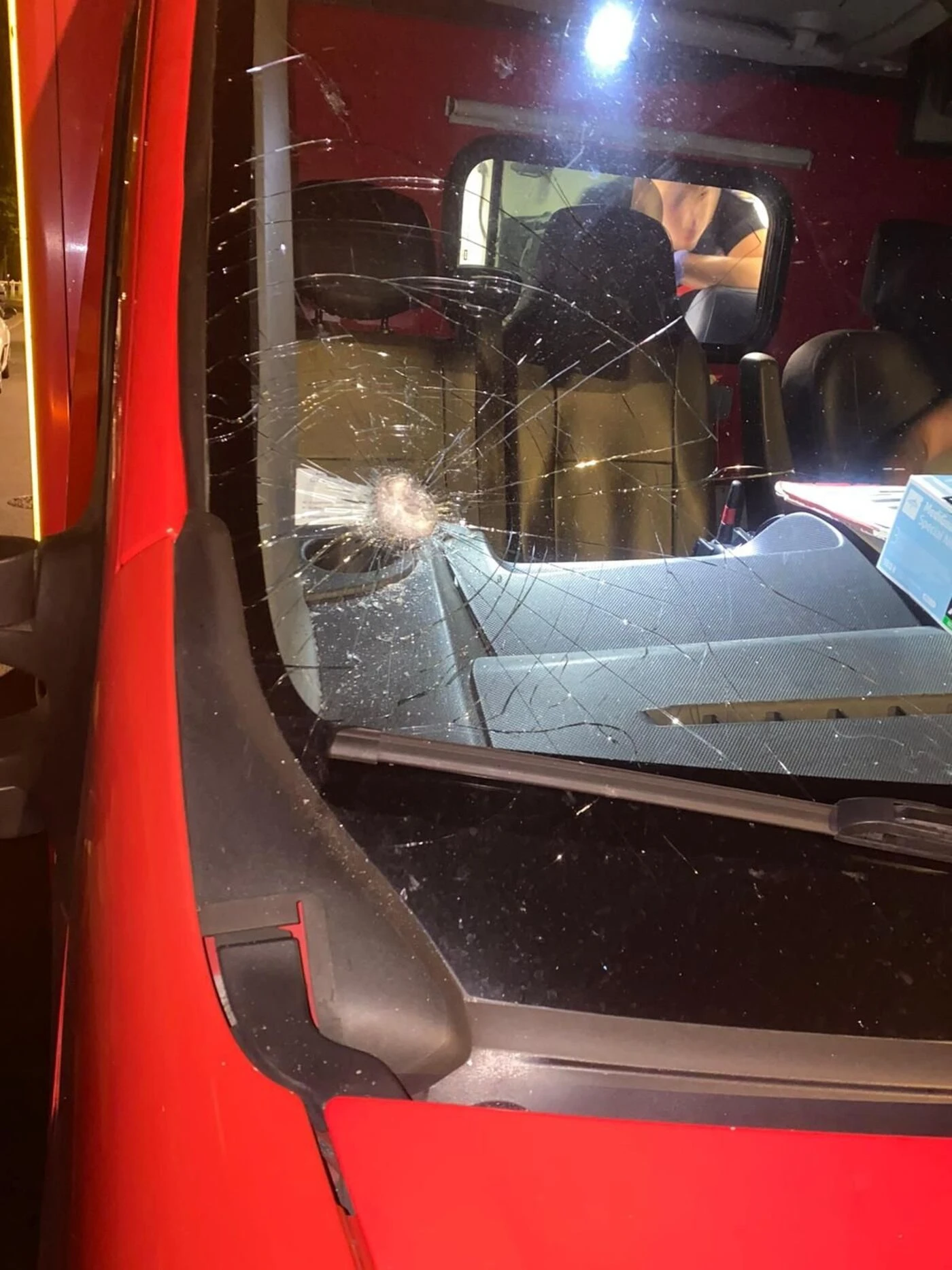 « C’est désespérant » : à Grigny, un camion de pompiers caillassé avec une victime à l’intérieur