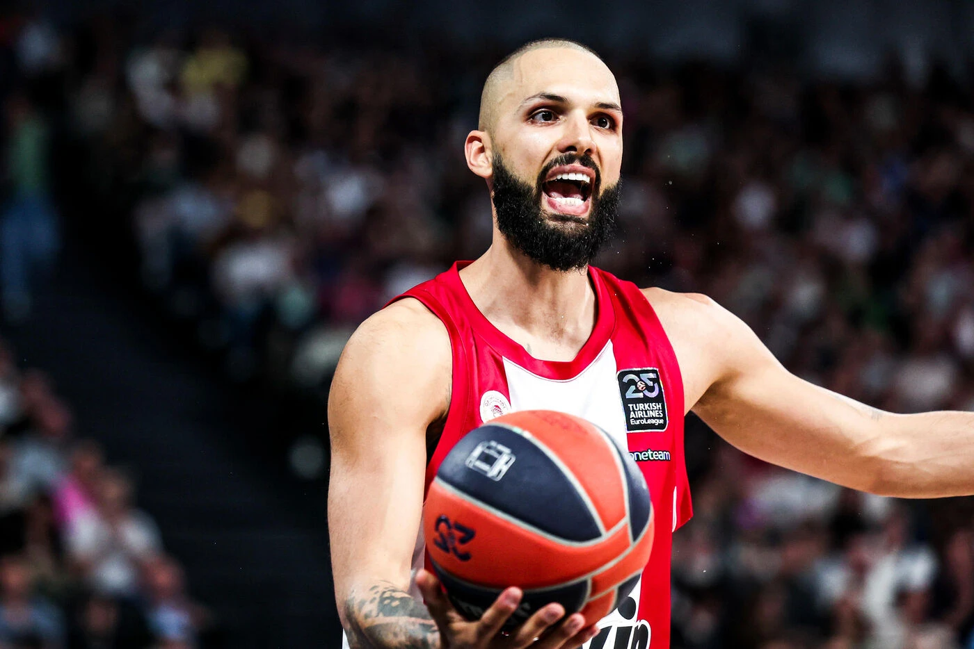 Basket : Evan Fournier auteur d’un geste obscène, la finale de championnat grec sous haute tension