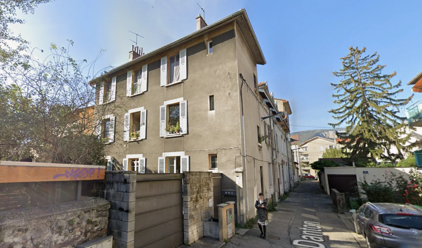 Une femme de 24 ans mortellement poignardée à Grenoble après une querelle de voisinage