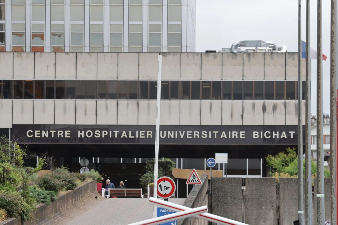 Hantavirus : « La totalité des cas contacts » français ont été testés négatifs et vont rester « placés en isolement hospitalier »