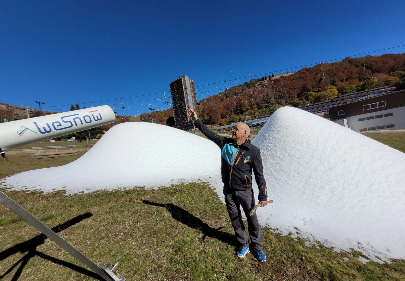« Imaginez un congélateur dont on laisse la porte entrouverte » : en Auvergne, Super-Besse révolutionne la production de neige