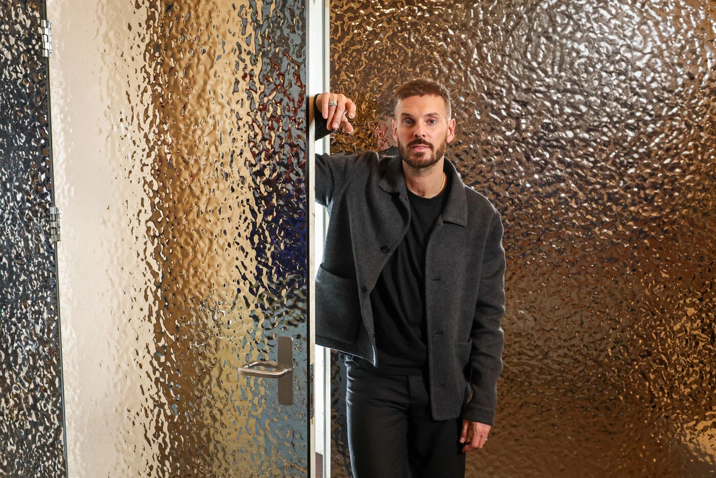 « Opération de rentrée pour réparer mes abdos » : qu’est-ce que la hernie de la ligne blanche dont souffre Matt Pokora ?