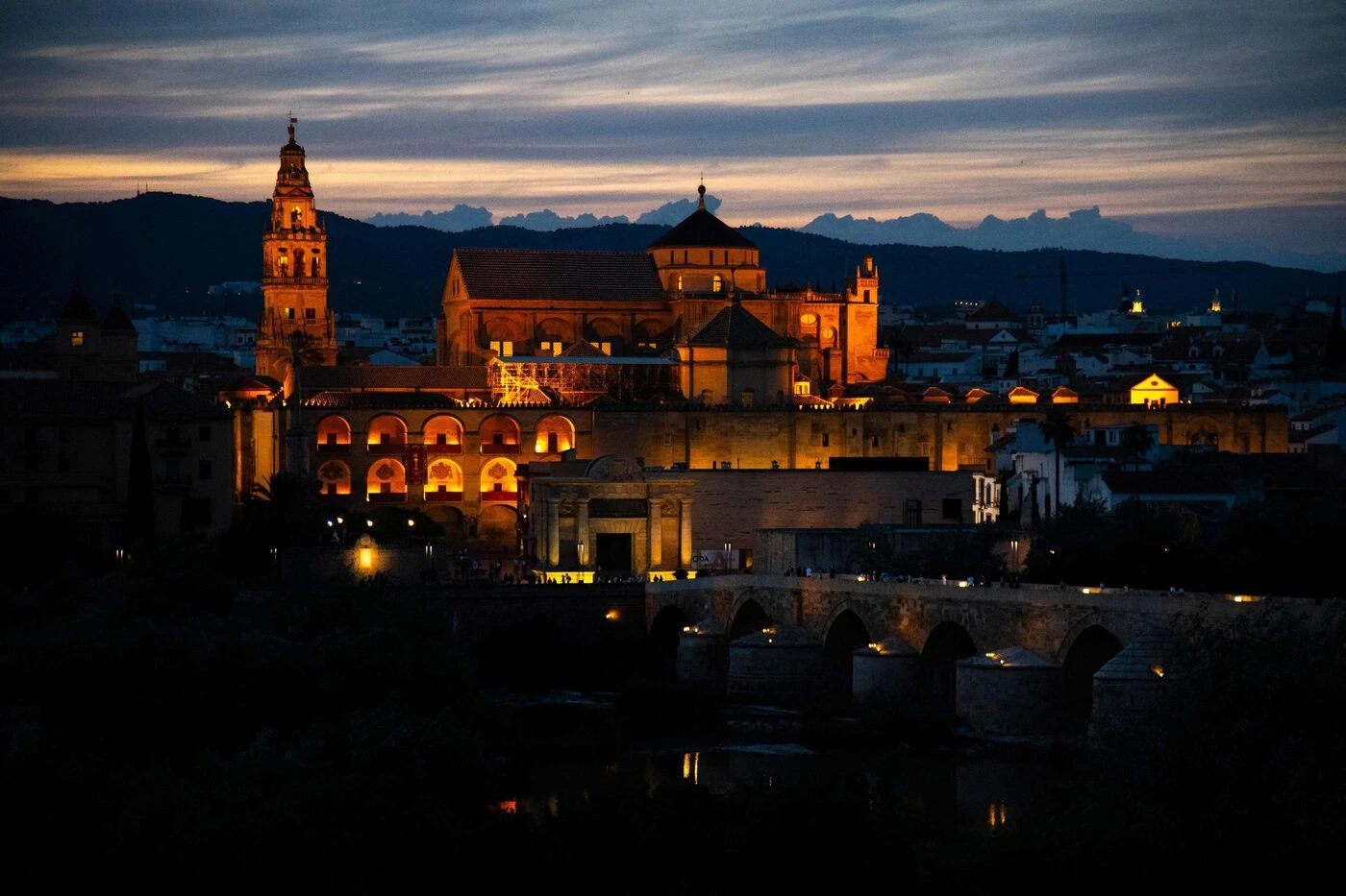 Espagne : un incendie en cours à la mosquée-cathédrale de Cordoue, inscrite à l’Unesco