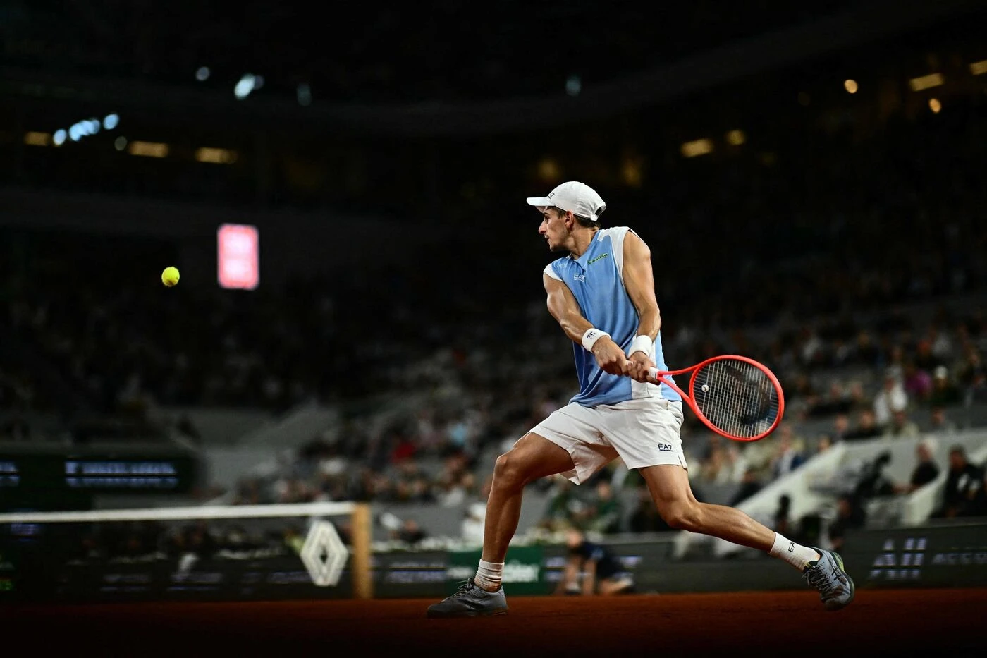 Roland-Garros : Arnaldi forfait juste avant la demi-finale, Cobolli rejoint Zverev en finale