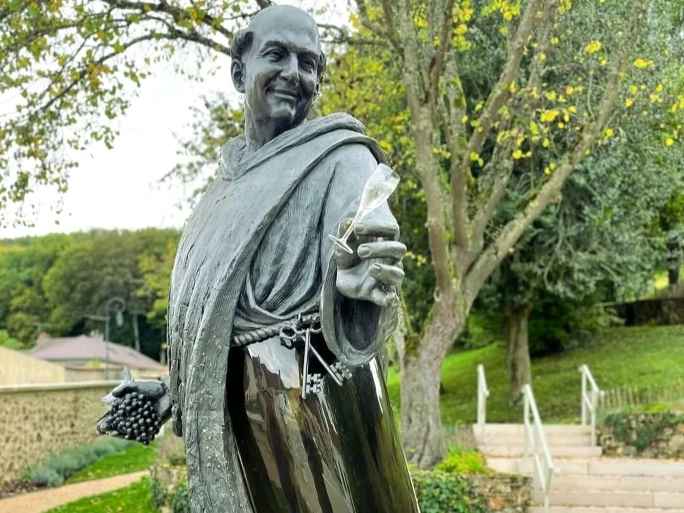 Marne : c’est à Hautvillers que le savoir-faire d’un moine a révolutionné le « vin de Champagne »