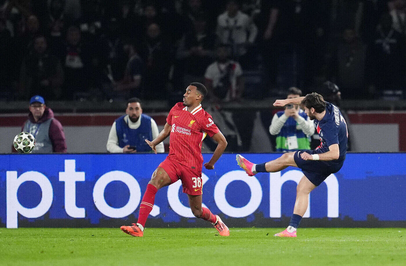 PSG-Liverpool : la vidéo du cruel hors-jeu qui prive Kvaratskhelia de l’ouverture du score