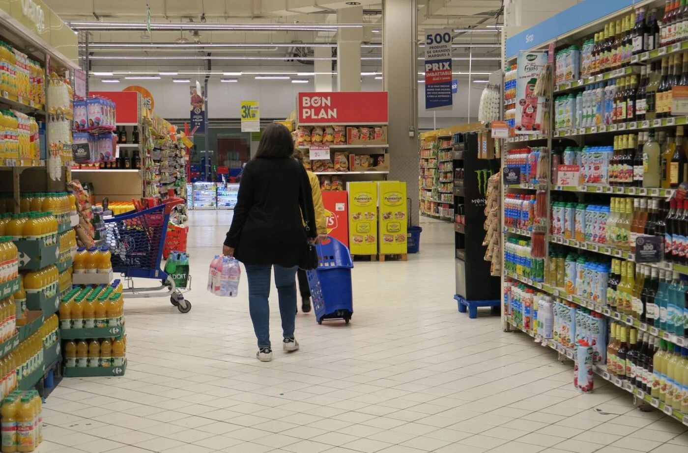 « C’est un vrai fléau contre la jeunesse » : l’Assemblée adopte une taxe sur les boissons énergisantes alcoolisées