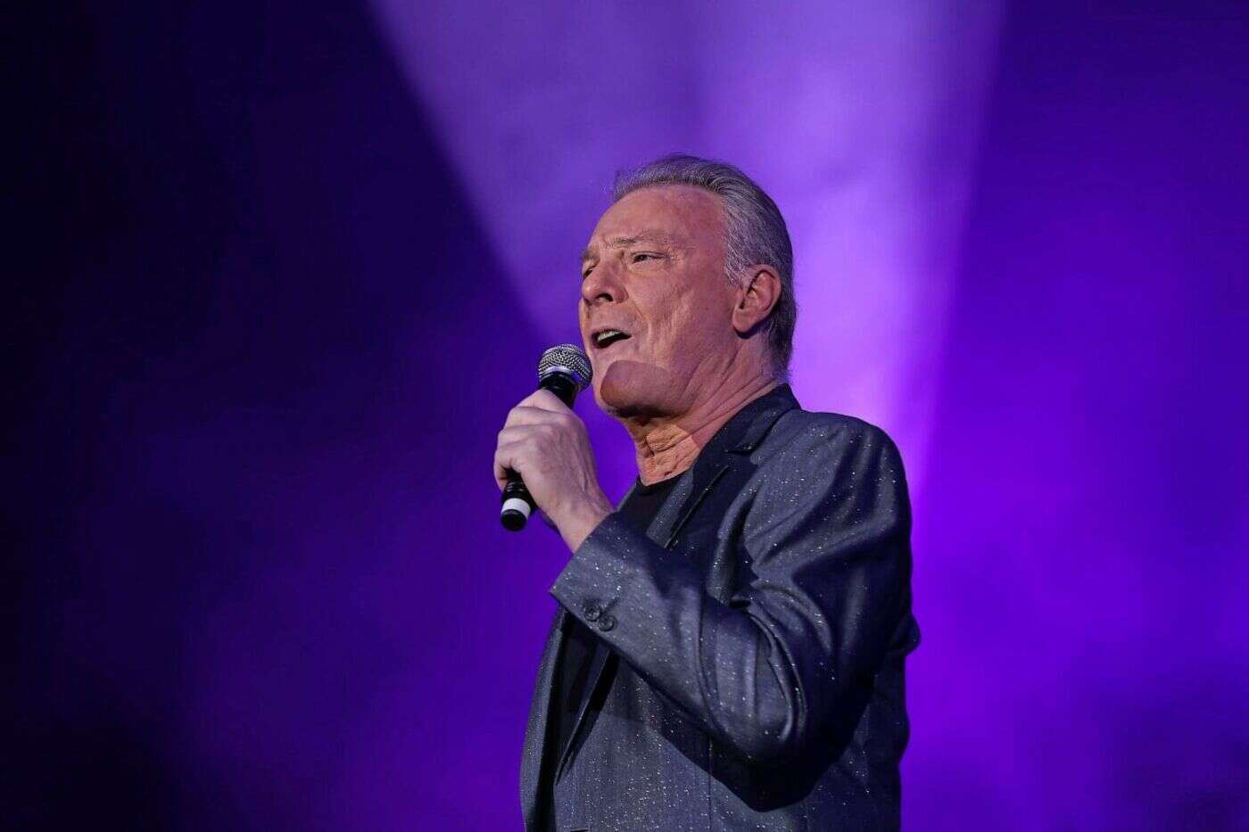 Mort du chanteur Herbert Léonard, qui « luttait contre un cancer du poumon », à 80 ans