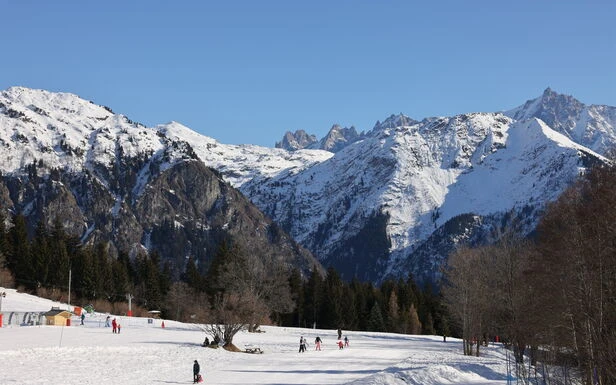 Face au manque de neige, des stations de ski reportent leur ouverture