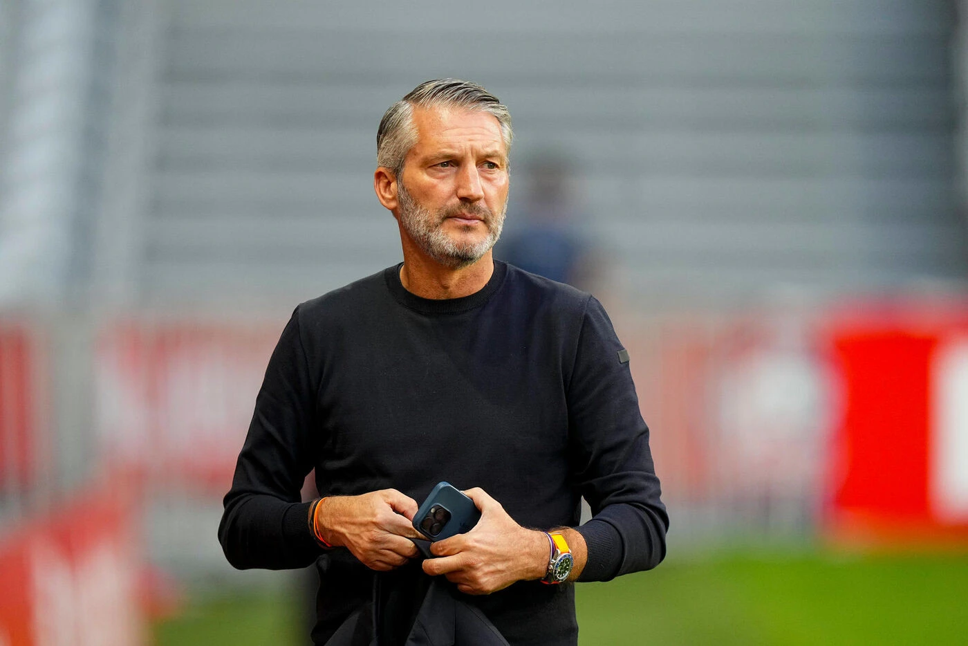 « J’ai déjà écrit à Ceferin » : la colère froide d’Olivier Létang envers l’arbitre à la mi-temps de Lille-Paok